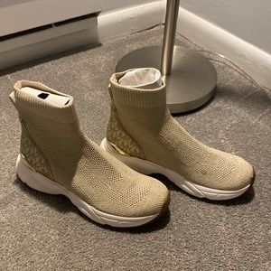 Micheal Kors gold sneakers in a size 7. Never worn!